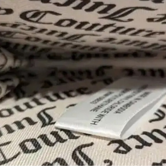 Juicy Couture Flawless Heart Logo Zip Around Coin Change Purse Wristlet NWT Y2K - Picture 3 of 5